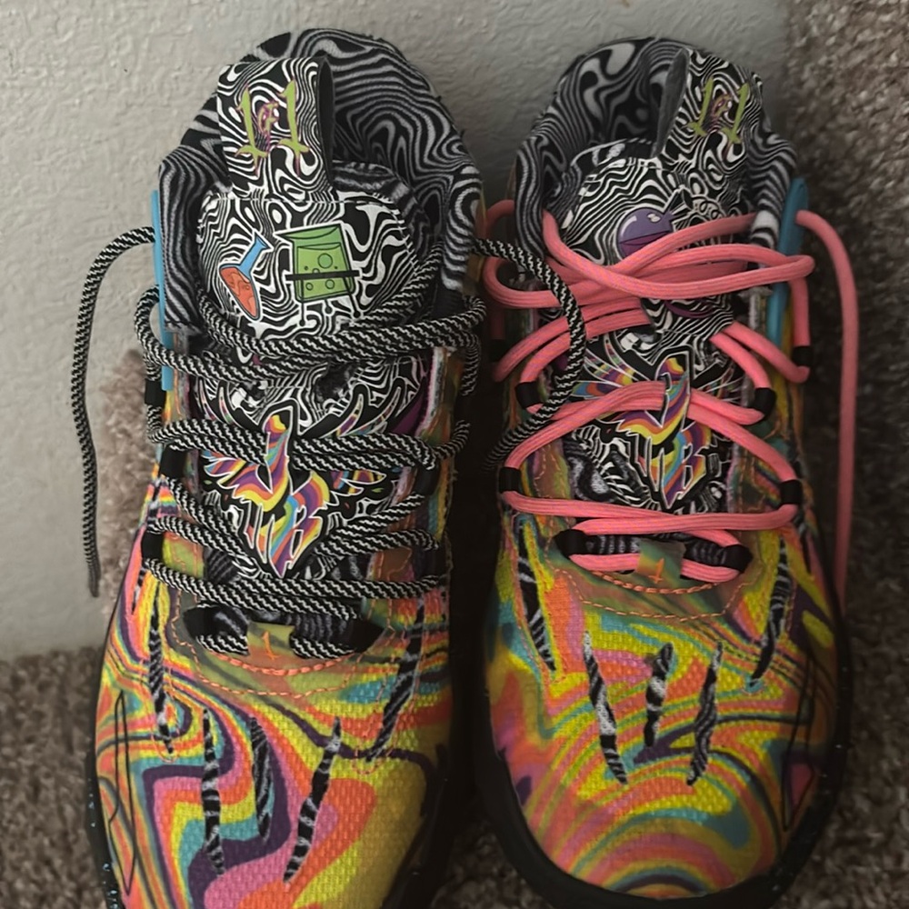 My son don’t like them wore then 2 times  

Size 4.5